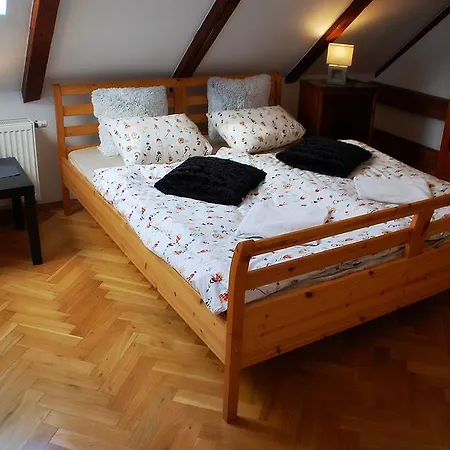 شقة Generous Attic *