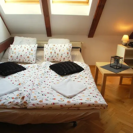 شقة Generous Attic