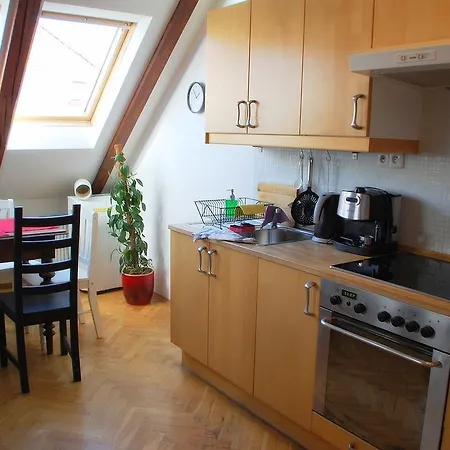 Generous Attic شقة *