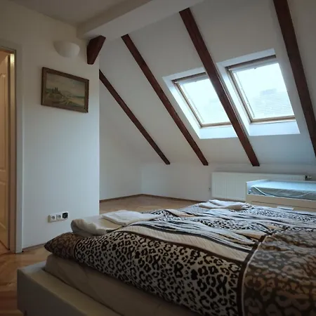 شقة Generous Attic براغ