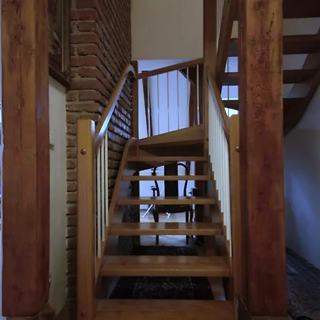 شقة Generous Attic